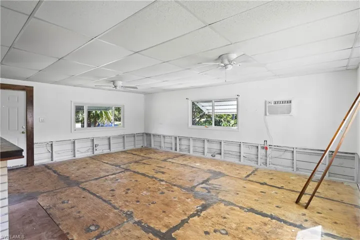 1073  River  RD, North Fort Myers, FL 33903