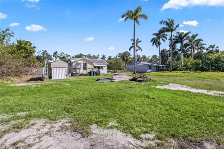 1073  River  RD, North Fort Myers, FL 33903