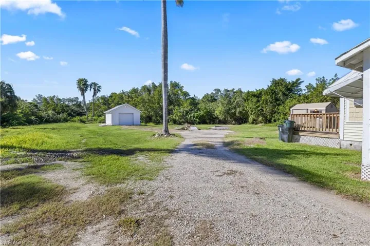1073  River  RD, North Fort Myers, FL 33903