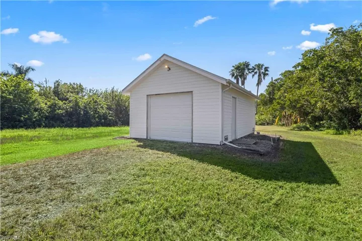 1073  River  RD, North Fort Myers, FL 33903