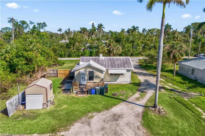 1073  River  RD, North Fort Myers, FL 33903
