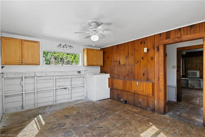 1073  River  RD, North Fort Myers, FL 33903