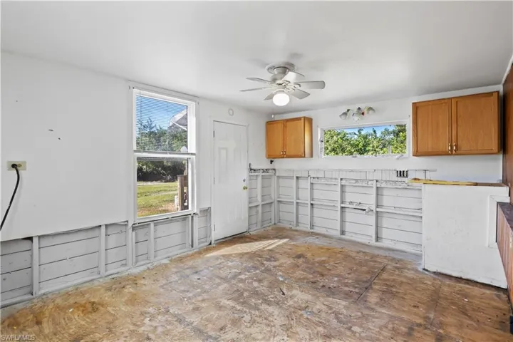 1073  River  RD, North Fort Myers, FL 33903