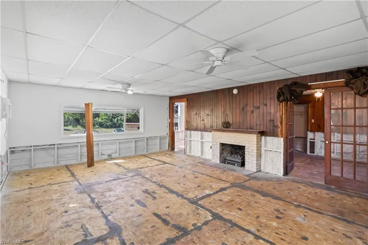 1073  River  RD, North Fort Myers, FL 33903