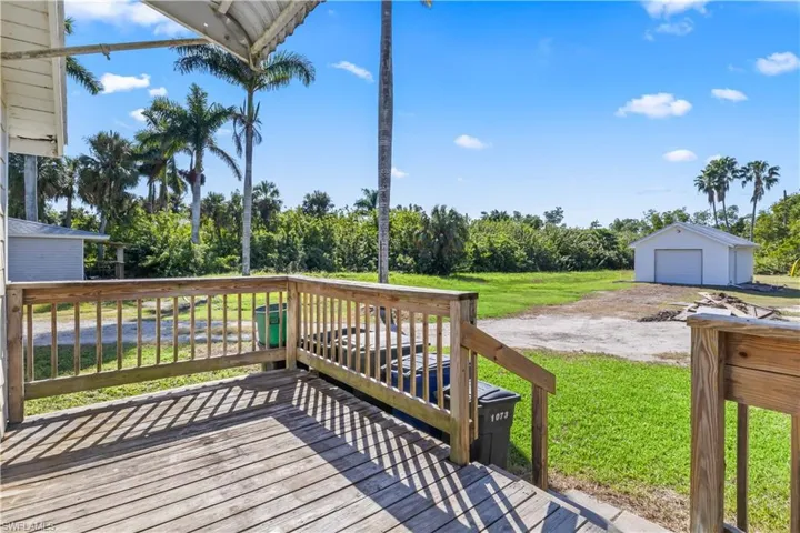1073  River  RD, North Fort Myers, FL 33903