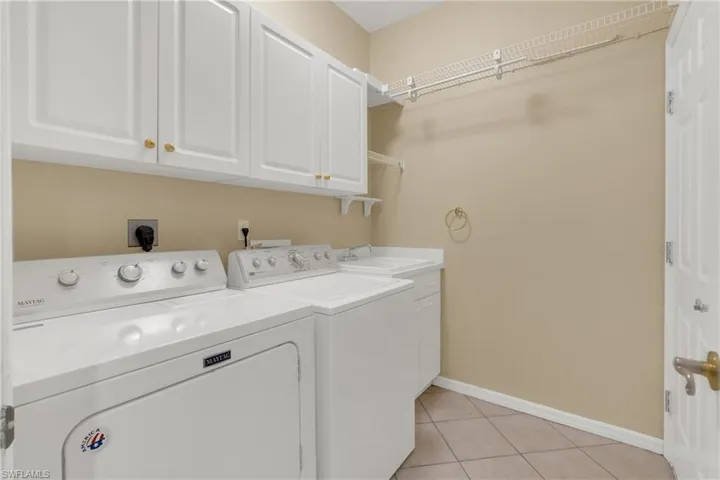 11239  Lakeland  CIR, Fort Myers, FL 33913