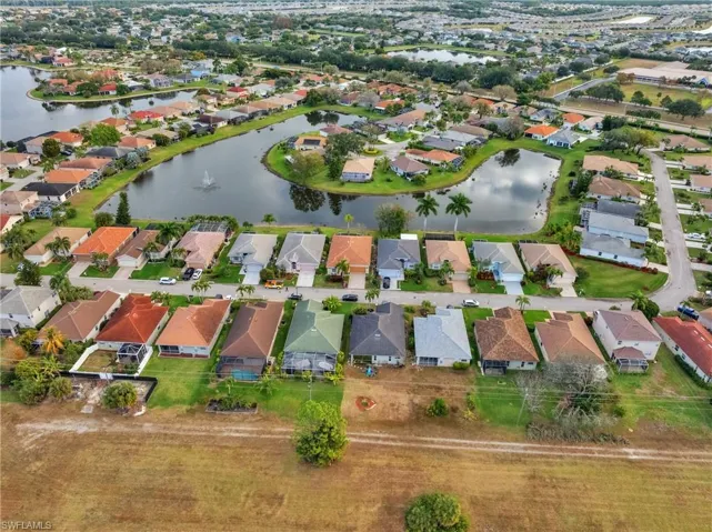 11239  Lakeland  CIR, Fort Myers, FL 33913