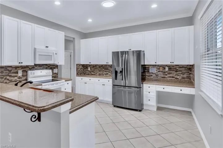 11239  Lakeland  CIR, Fort Myers, FL 33913