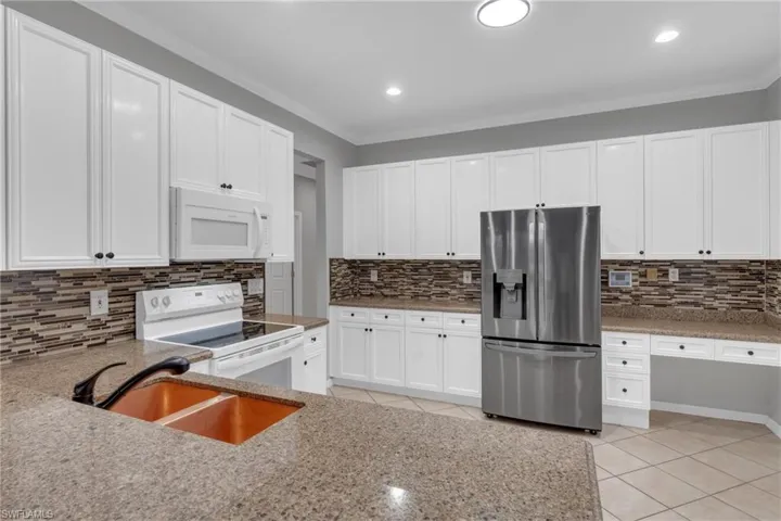 11239  Lakeland  CIR, Fort Myers, FL 33913