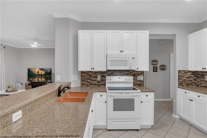 11239  Lakeland  CIR, Fort Myers, FL 33913