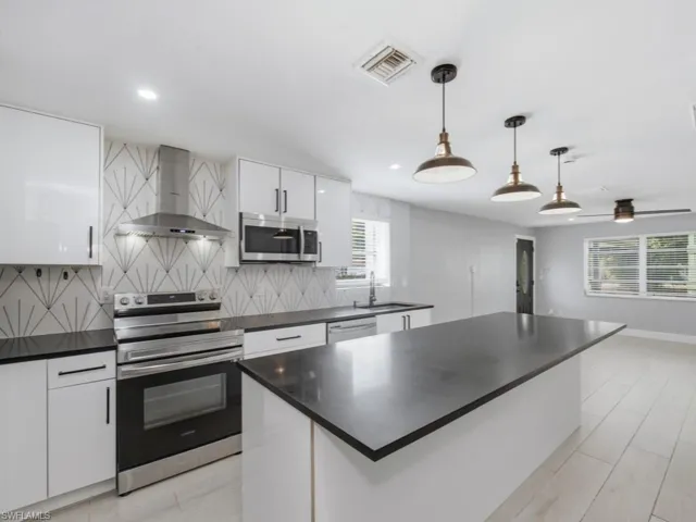 3577 Hibiscus Ave, Naples, Florida 34104