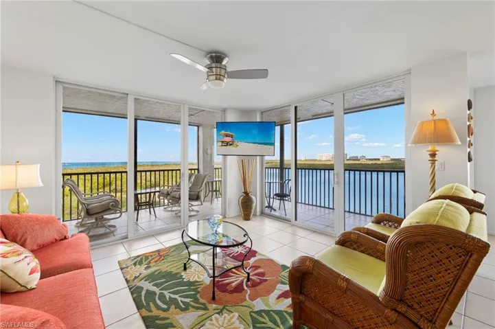 17  Bluebill  AVE, Naples, FL 34108
