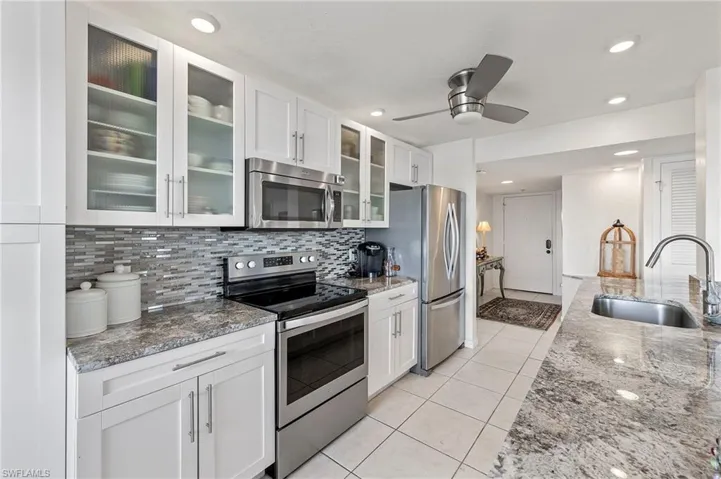 17  Bluebill  AVE, Naples, FL 34108