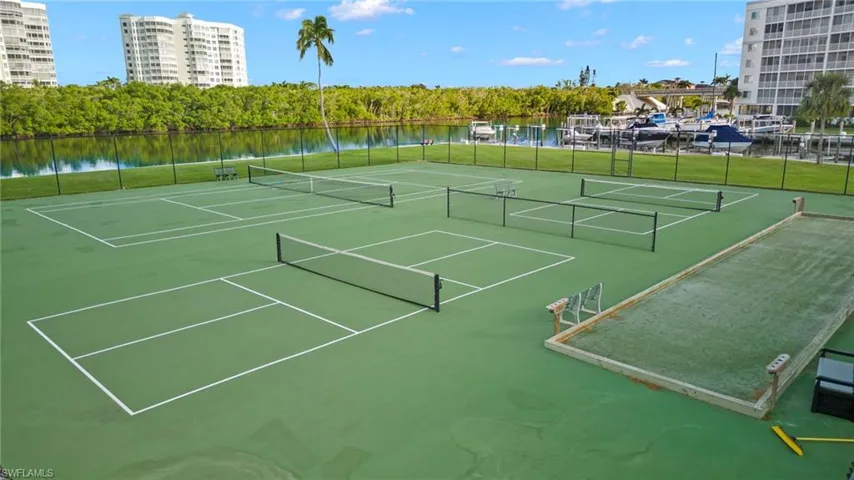 Pickleball & Tennis Courts