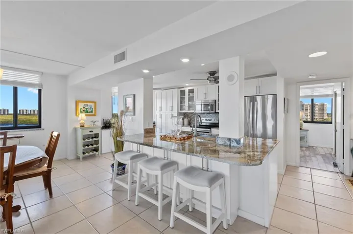 17  Bluebill  AVE, Naples, FL 34108