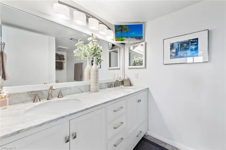 17  Bluebill  AVE, Naples, FL 34108