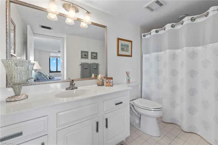 17  Bluebill  AVE, Naples, FL 34108