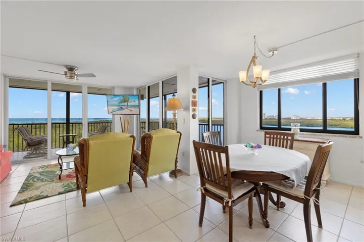 17  Bluebill  AVE, Naples, FL 34108