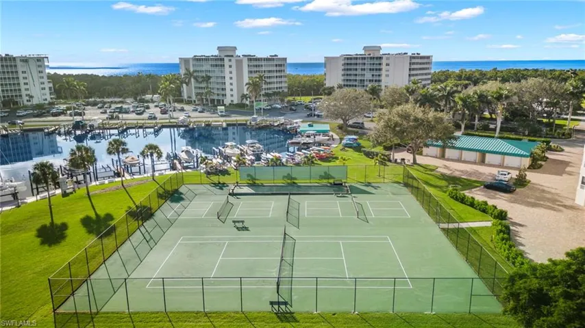 Pickleball & Tennis Courts