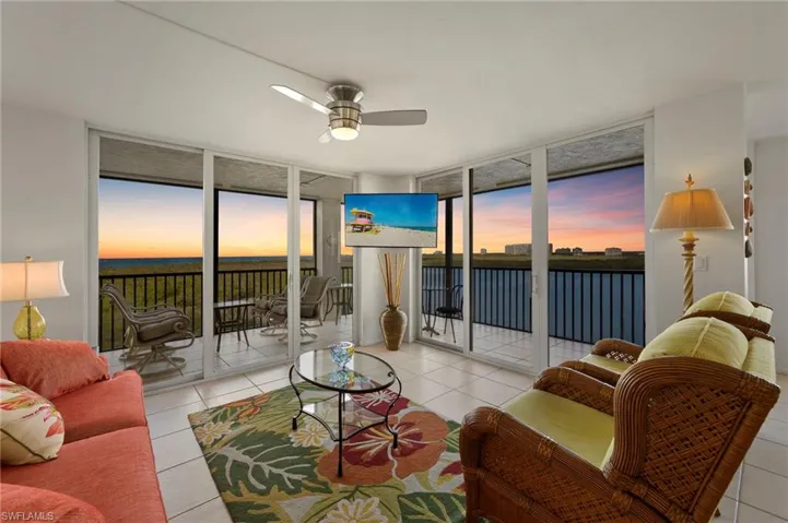17  Bluebill  AVE, Naples, FL 34108