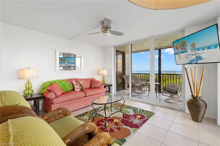 17  Bluebill  AVE, Naples, FL 34108