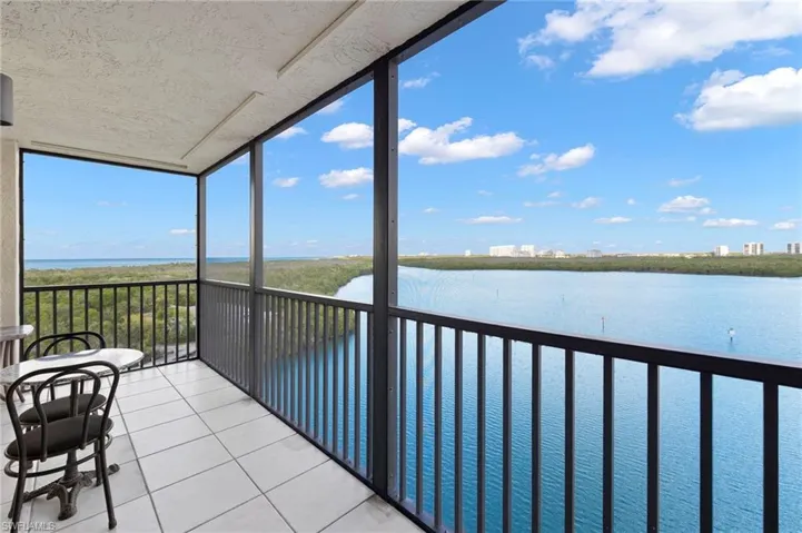 17  Bluebill  AVE, Naples, FL 34108