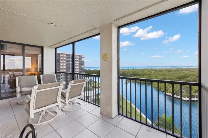 17  Bluebill  AVE, Naples, FL 34108