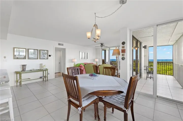 17  Bluebill  AVE, Naples, FL 34108