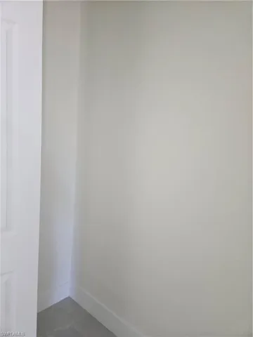 Detailed view of baseboards
