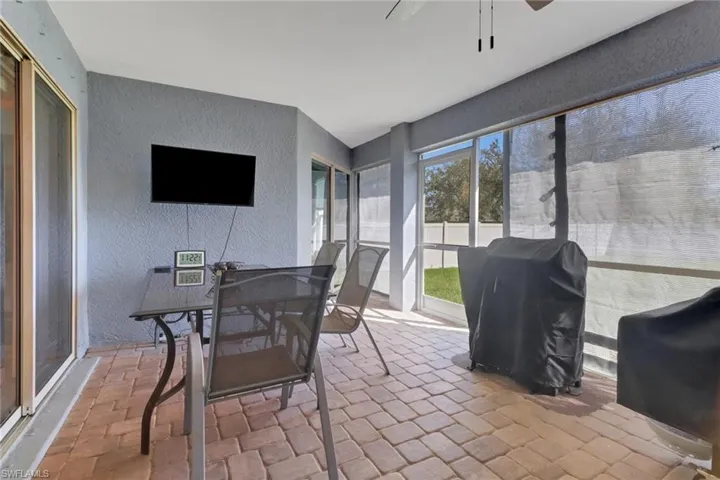 Sunroom with ceiling fan