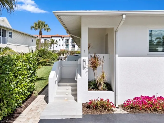 Front entry featuring stucco siding and covered porch