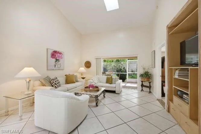 4718 Via Carmen, Naples, Florida 34105
