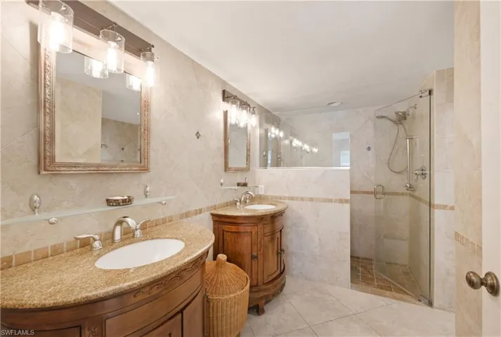 4718 Via Carmen, Naples, Florida 34105