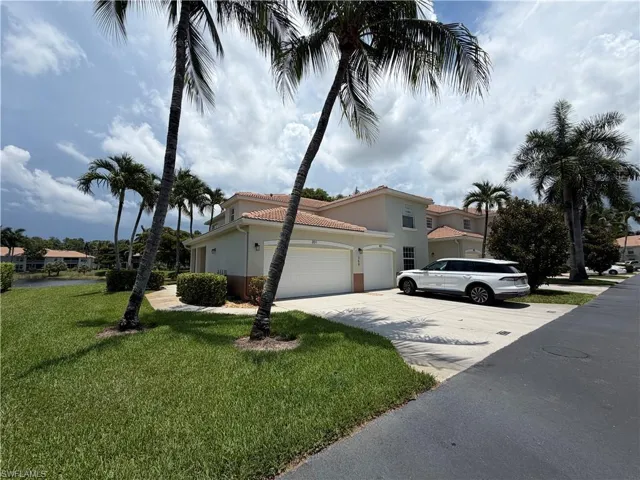 359 Dover Pl 101, Naples, Florida 34104