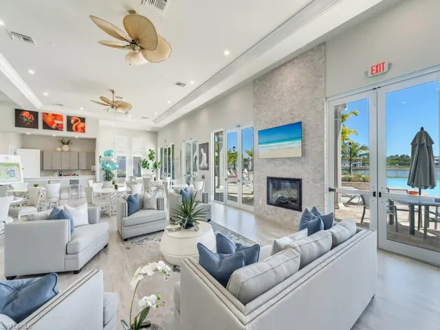 273  Indies E DR, Naples, FL 34114