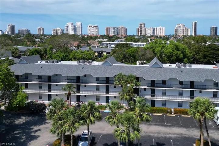 Drone / aerial view of a view of skyline