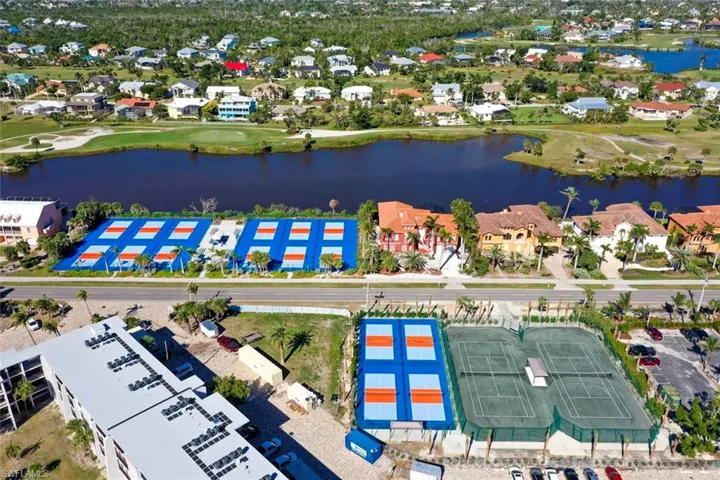 Sundial Resort Pickel Ball and Clay Tennis Courts