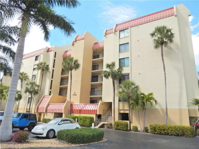 7119  Lakeridge View  CT, Fort Myers, FL 33907