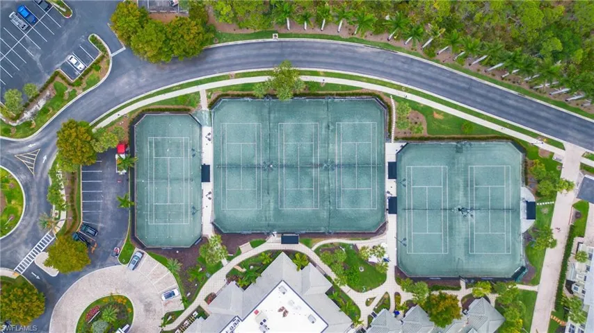 Tennis center with two fulltime Professionals and Tennis Shop