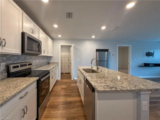 3010 Ne 6th Pl, Cape Coral, Florida 33909