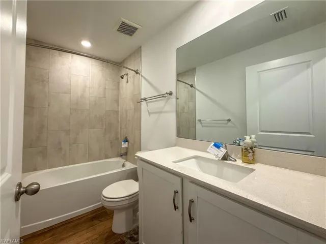 3010 Ne 6th Pl, Cape Coral, Florida 33909