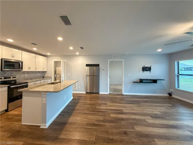 3010 Ne 6th Pl, Cape Coral, Florida 33909