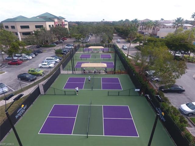10 club pickleball courts.