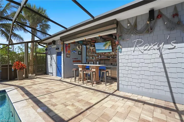 Outdoor pool bar - Virtually Edited