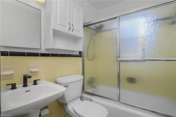 1015  10th N AVE, Naples, FL 34102