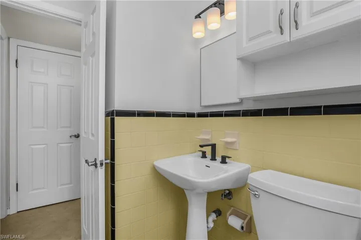 1015  10th N AVE, Naples, FL 34102