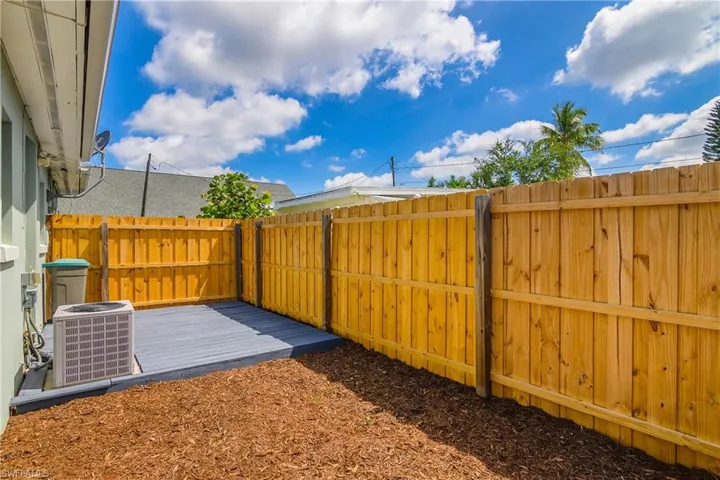 1015  10th N AVE, Naples, FL 34102