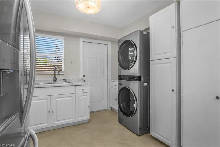 1015  10th N AVE, Naples, FL 34102