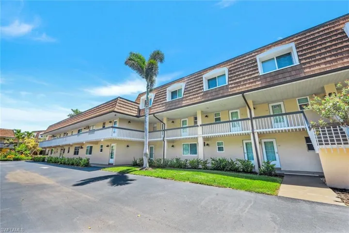 Island Manor Condominiums