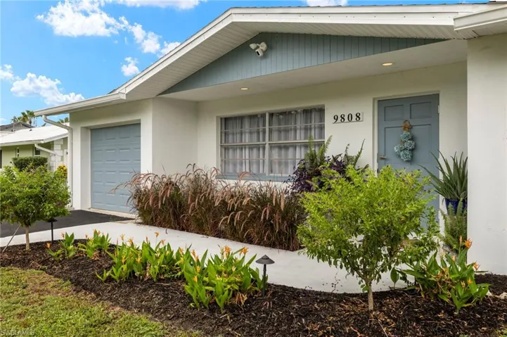 View of front of home featuring a garage and stucco siding